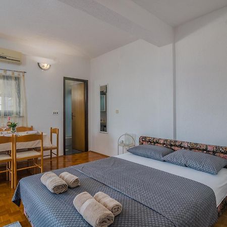 Apartments Bahar Krk Крк Екстер'єр фото